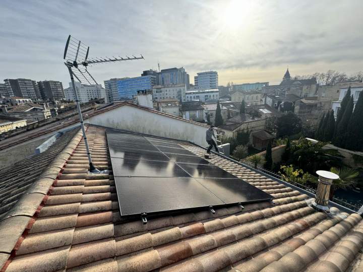 Travaux d'installation photovoltaïque à Mérignac